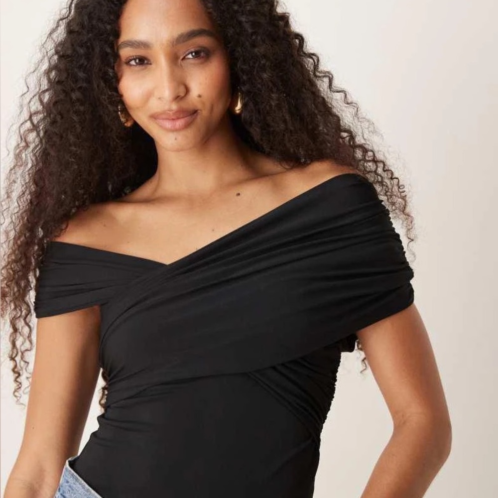 Abercrombie & Fitch Black Off-Shoulder Blouse